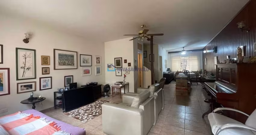 Sobrado à venda,  220 m² , Campo Belo, 3 quartos sendo 1 suíte