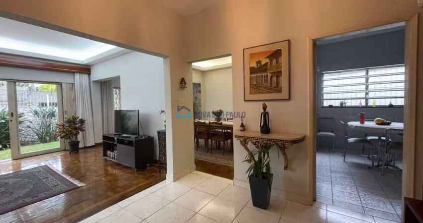 Casa térrea à venda em Moema Pássaros, 198m², 3 quartos, 6 vagas