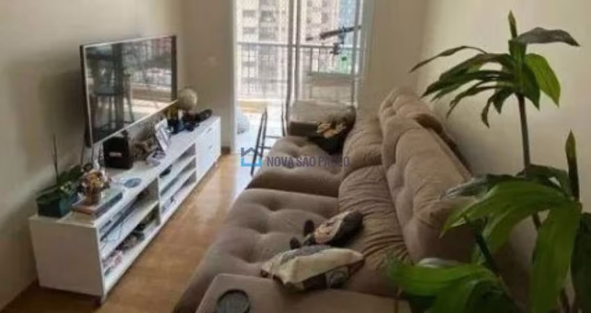 Apartamento à Venda com Sacada| 2 quartos 1 suíte|1 Vaga|500 metros do metrô Praça da Árvore.