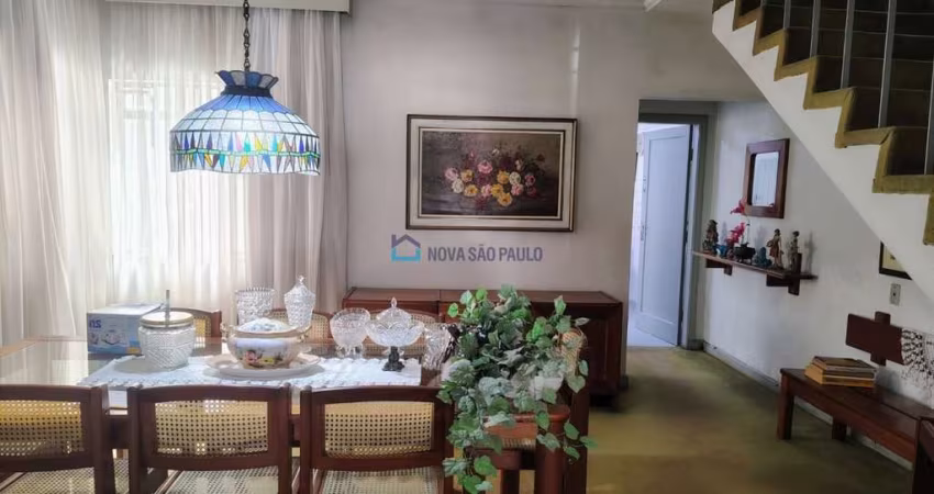 Casa no Planalto Paulista a venda com 140m², com 03 dormitórios sendo 01 suite.