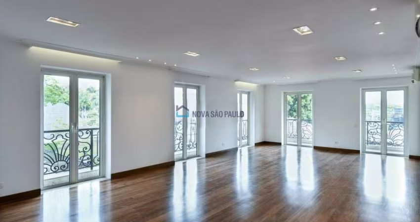 Apartamento com 385m² Ao lado do Ibirapuera e do Hotel Unique.
