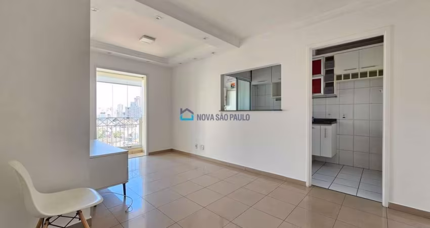 Apto 2 Dormitórios e 1 Vaga à Venda na Vila Gumercindo
