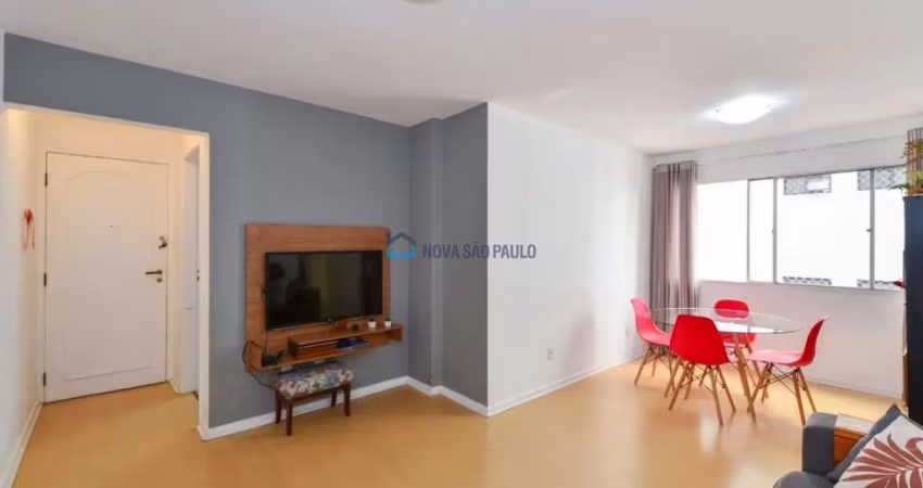 Apartamento a venda com 2 quartos em Moema Passaros