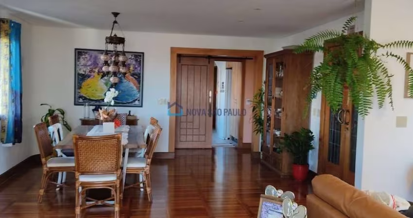 Apartamento no Ipiranga, um por andar
