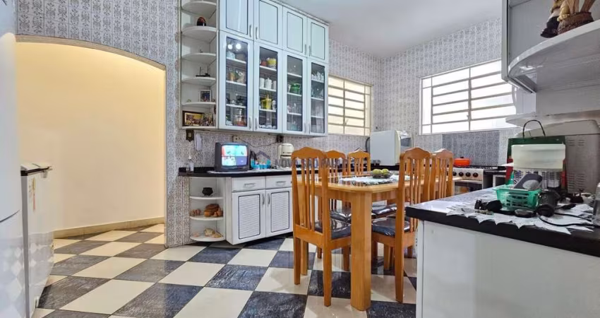 Casa grande disponível para venda no Jabaquara - 4 dormitórios, 1 suíte e 2 vagas