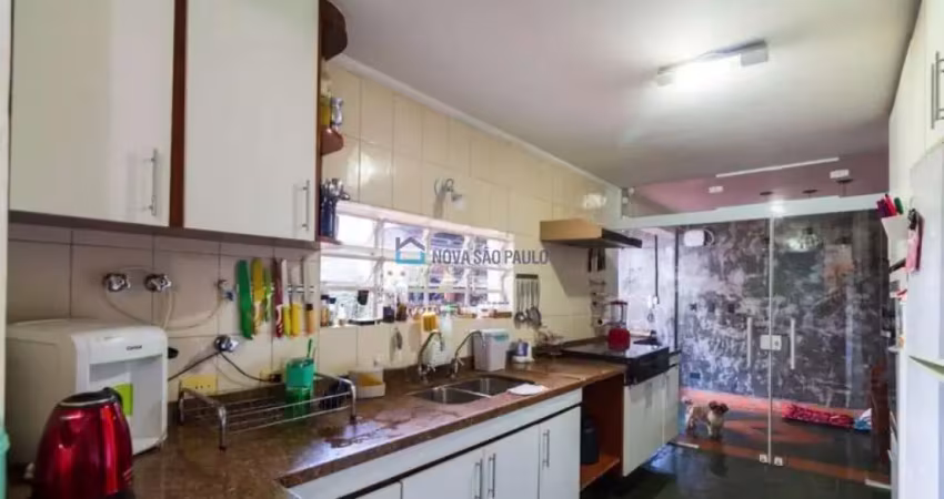 Sobrado à venda no jabaquara com 260m², 3 suites e 3 vagas com ar condicionado a 10 minutos do metrô