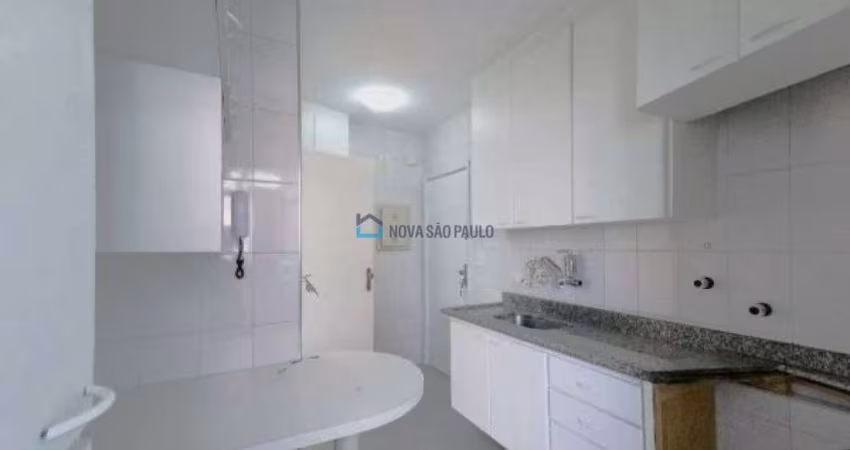 Apartamento 3 quartos  à venda em Moema  próximo metrô.