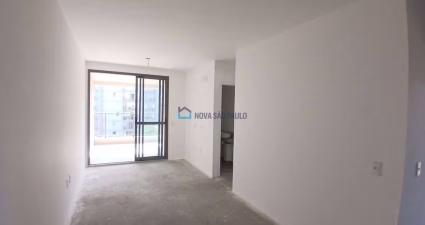 Apartamento a venda em Moema/ 2 suites,sala 2 ambientes, 2 vagas , aceita pet, com piscina.