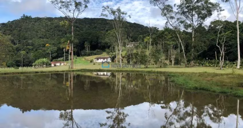 Sítio à Venda em Itapecerica da Serra - Porteira Fechada