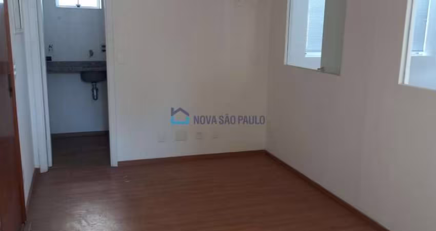 Conjunto comercial amplo. 64m2. 2 vagas , estacionamento para clientes-  Aclimaçao.