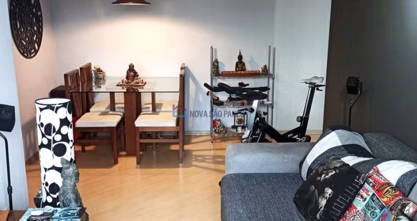 Apartamento à venda na Vila Gumercindo com 3 quartos e 1 vaga de garagem.