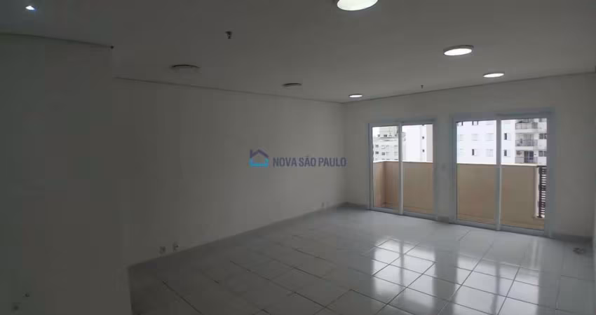 Conjunto Comercial à venda na Saúde com 1 vaga e pronto para entrar.