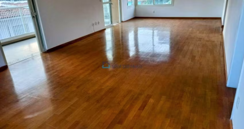 Apartamento 4 quartos, 197 m², 1 por andar, próximo ao metrô.
