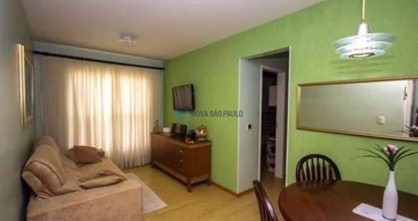Apartamento à venda na Chacara Inglesa com 2 quartos e 1 vaga de garagem.