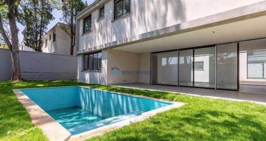 Vende Casa com 4 Dormitórios em Condomínio Fechado - Jardim Cordeiro