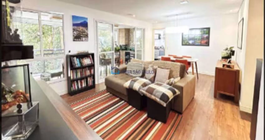 Apartamento à Venda no Bosque da Saúde com 3 Quartos