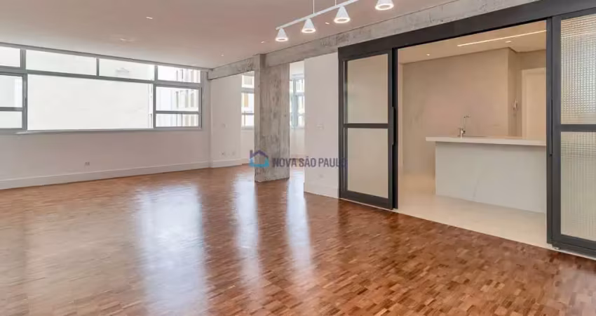 Venda | Apartamento no Jardins | 3 Suítes | 2 Vagas | Reformado