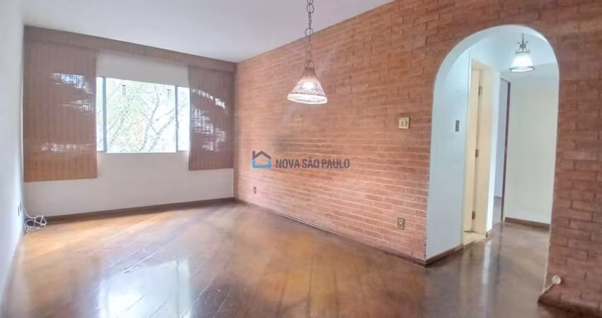 Apartamento com 2 quartos, 1 vaga fixa  à venda em Moema.