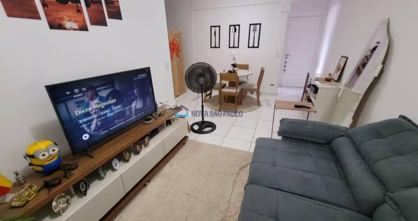 Apartamento 2 dormitórios, 2 banheiros, 1 vaga demarcada- Campo Belo