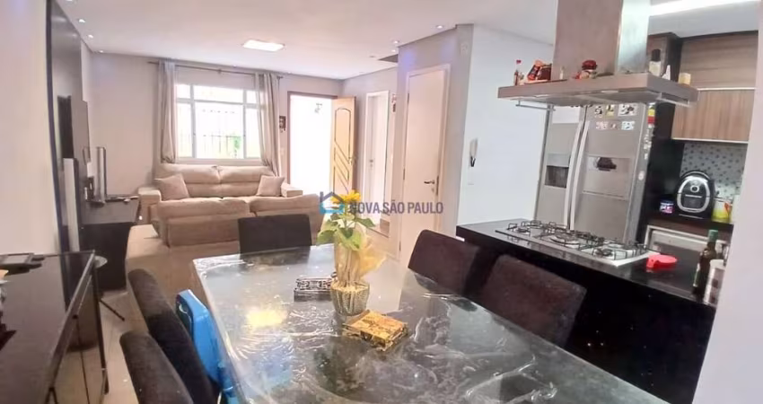 Sobrado Triplex em condomínio, 3 dormitórios com Suíte, 3 vagas próximo ao Metrô Saúde