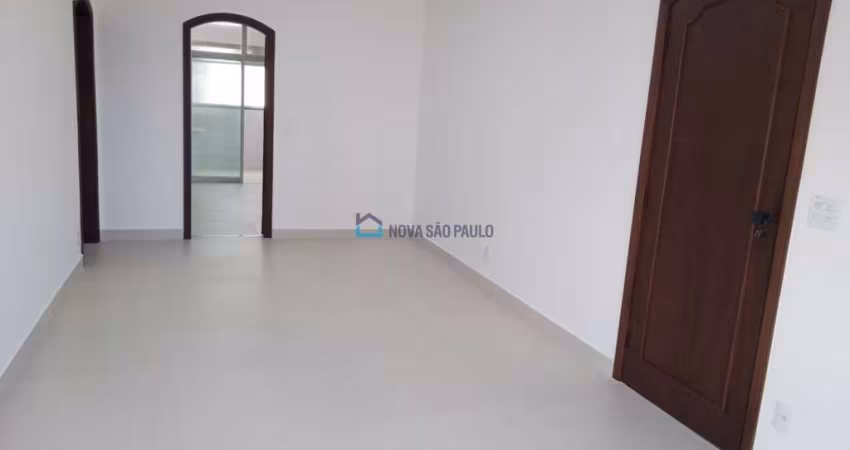 Apartamento reformado a 400 metros do metrô V Mariana!