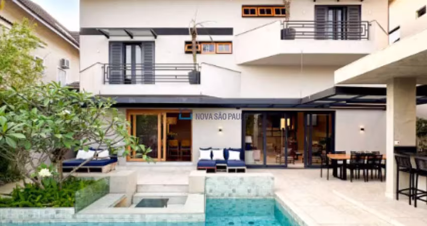 Casa de condomínio à venda com 385m², 4 quartos e 9 vagas