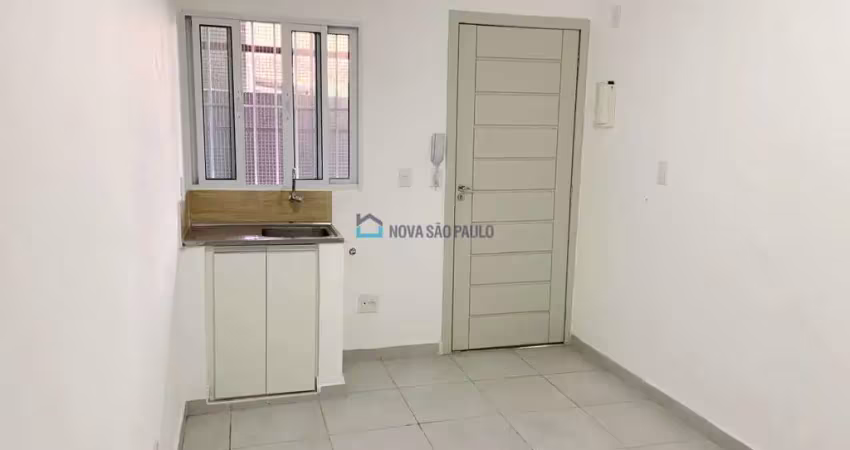 Kitnet à venda, com 1 dormitório e 1 banheiro, na vila monumento