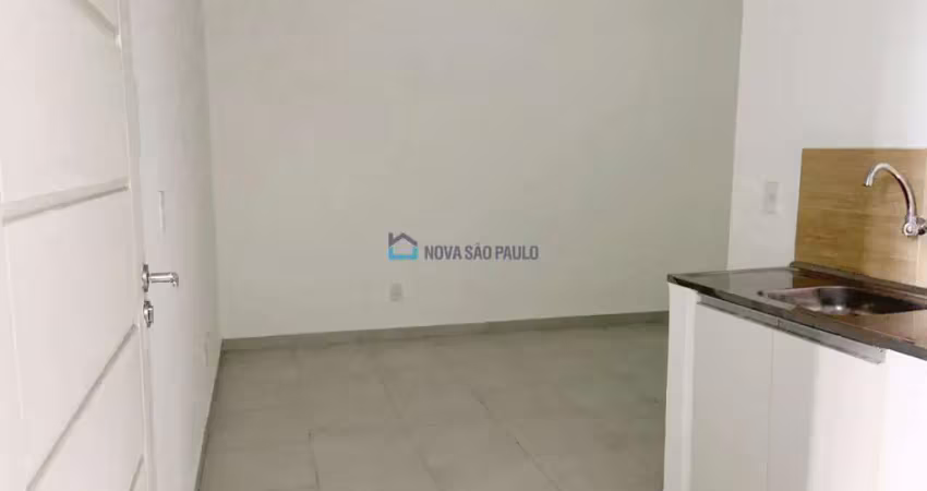 Kitnet à venda, com 1 dormitório e 1 banheiro, na vila monumento