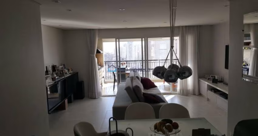 Apartamento à venda na Vila Guarani com 2 quartos e 2 vagas de garagem.