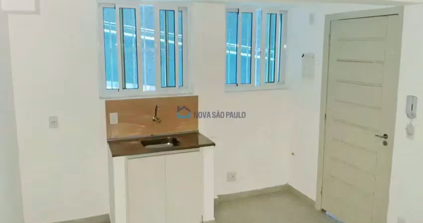 Kitnet à venda, com 1 dormitório e 1 banheiro, na vila monumento