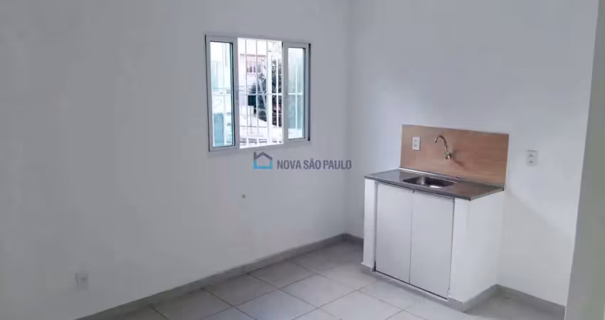Kitnet à venda, com 1 dormitório e 1 banheiro, na vila monumento