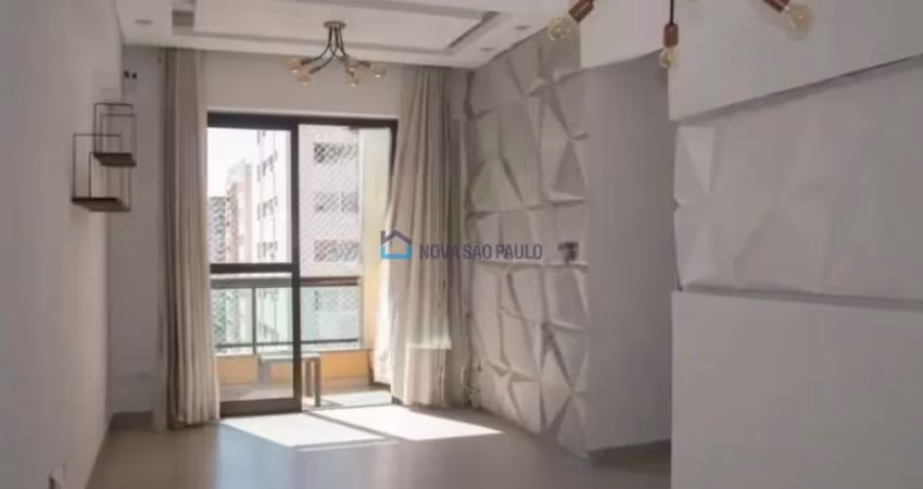 Apartamento Saúde, 2 dormitórios 1 vaga livre, reformado