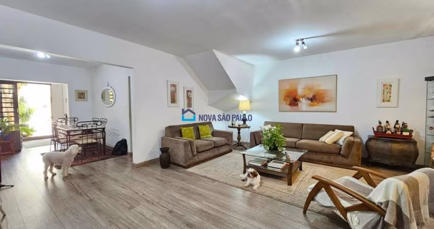 Sobrado à Venda Brooklin - 3 dormitórios e 2 vagas - 206 m2