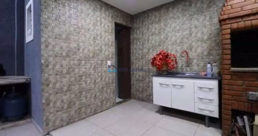 Sobrado com 102m² no Jardim Miriam, 03 dormitórios sendo 02 suites.
