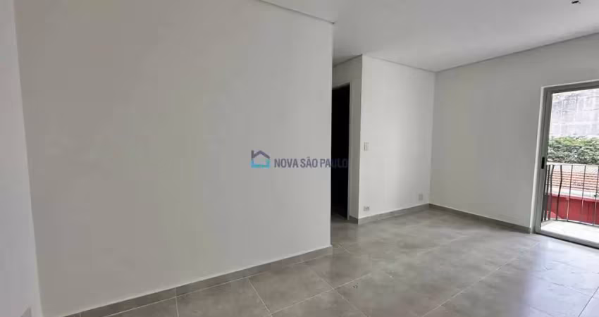 Apartamento a venda na aclimação| 50m²| 2 dormitórios| sala| cozinha| varanda| banheiro| 1 vaga.