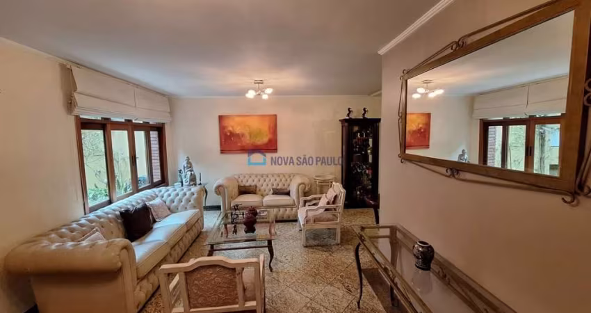 Magnífica Casa no Planalto 5 Dormitórios sendo 03 Suítes  Localização Privilegiada!