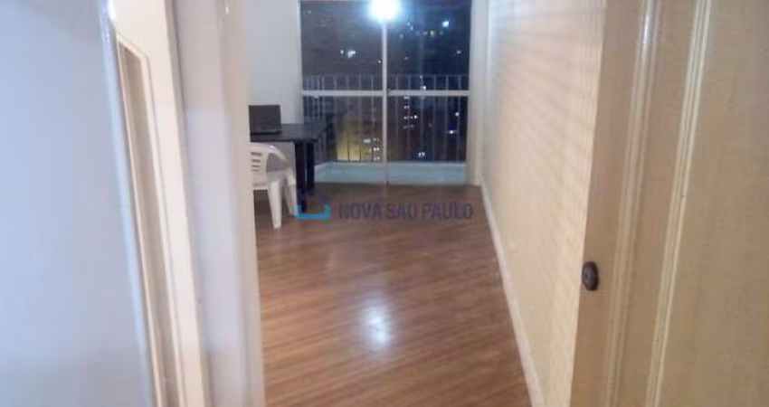 Apartamento imediaões Metrô São Joaquim.