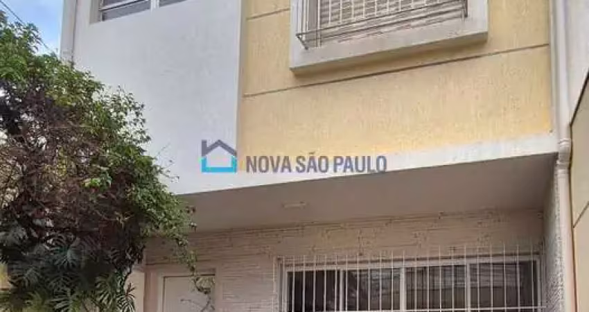 Casa á venda em Mirandópolis, pertinho da Praça Santa Rita, shopping Santa Cruz!