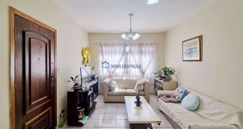 Casa à venda, com 3 quartos, 3 suítes, 2 vagas, próximo ao metrô São Judas