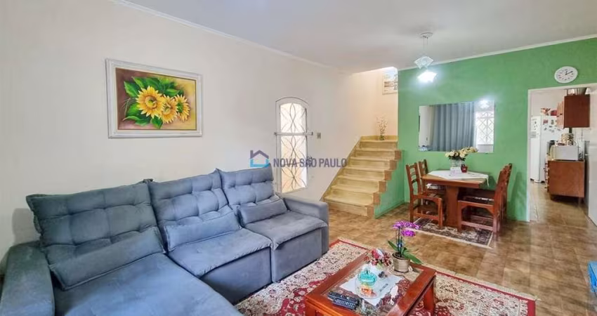 Casa à venda, com 4 quartos, 1 suíte, 3 vagas, 240 m², na Vila Mariana