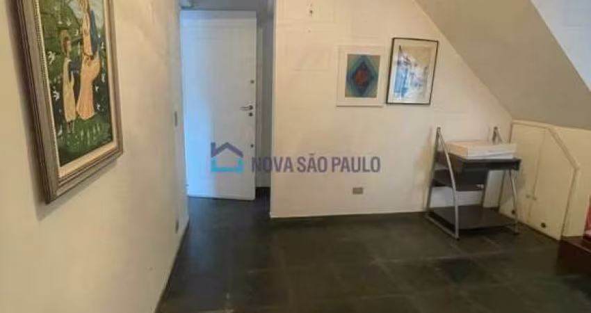 Sobrado com 03 dormitórios Próximo ao Museu do Ipiranga.