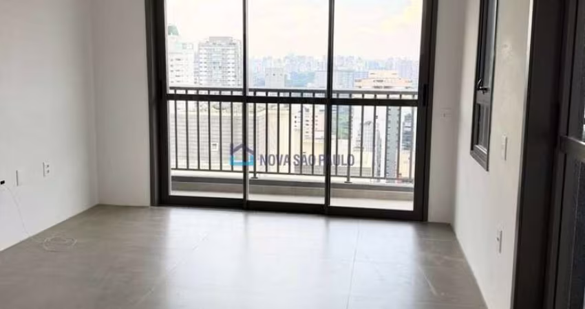 Apartamento com 60m² em Moema, com 02 dormitórios sendo 01 suite, fora de rota