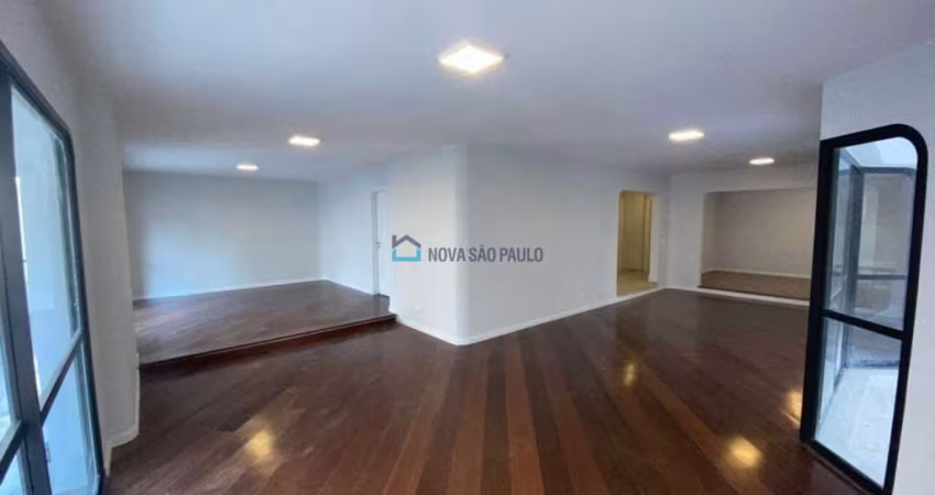 Apartamento alto padrão, com três dormitórios no Jardim Paulista