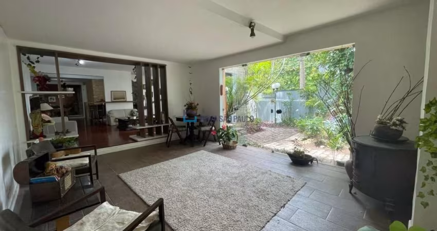 Sobrado de esquina a venda no Campo Belo, 222m²