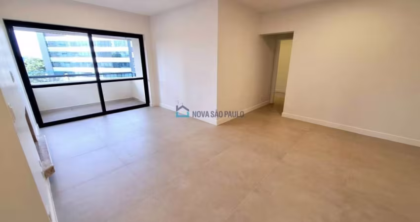 Apartamento a venda Jardim Vila Mariana. Vago. 2 vagas e depósito. Lazer.
