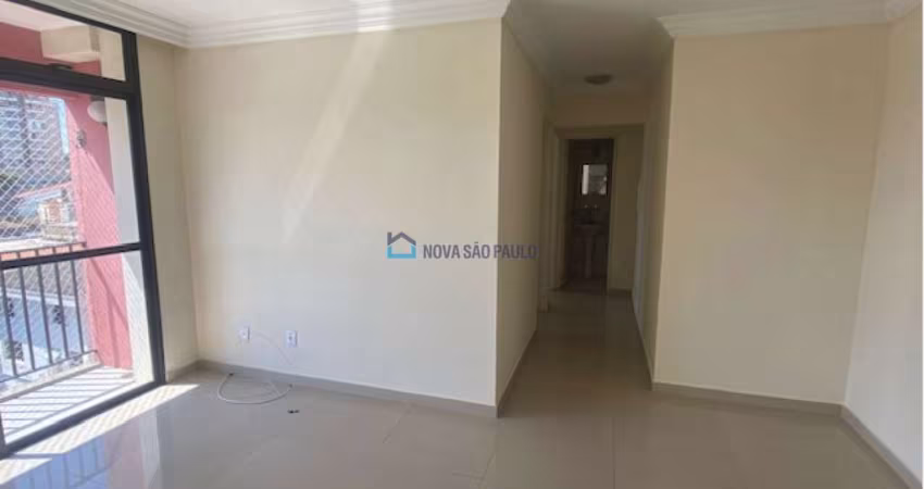 Apartamento Metrô Saúde, com 02 dorm, sacada, 01 vaga!