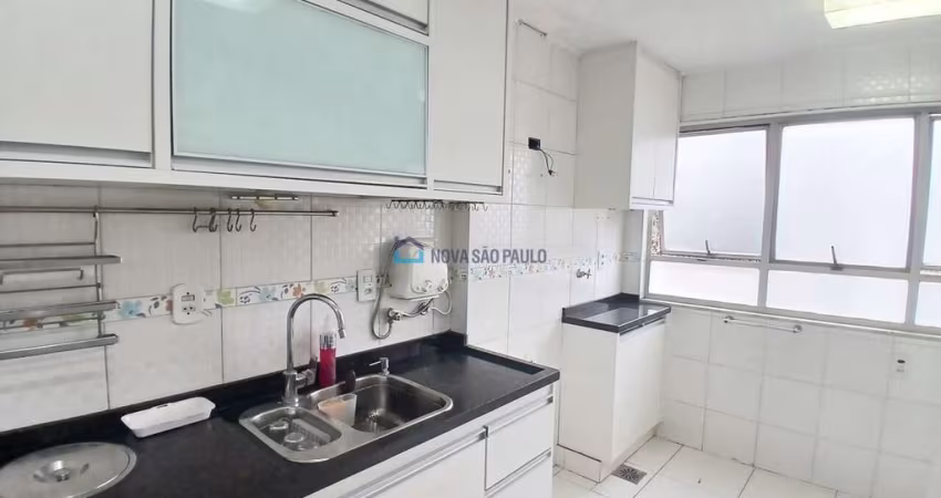 Apartamento com 3 quartos 1 suíte  à venda em Moema.