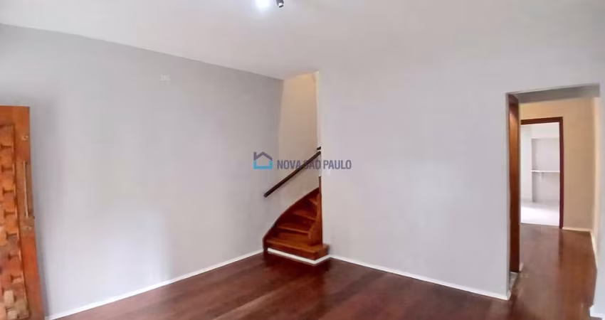 Casa de Vila para Venda Moema, 3 dormitórios  sendo 1 suíte. 3 vagas