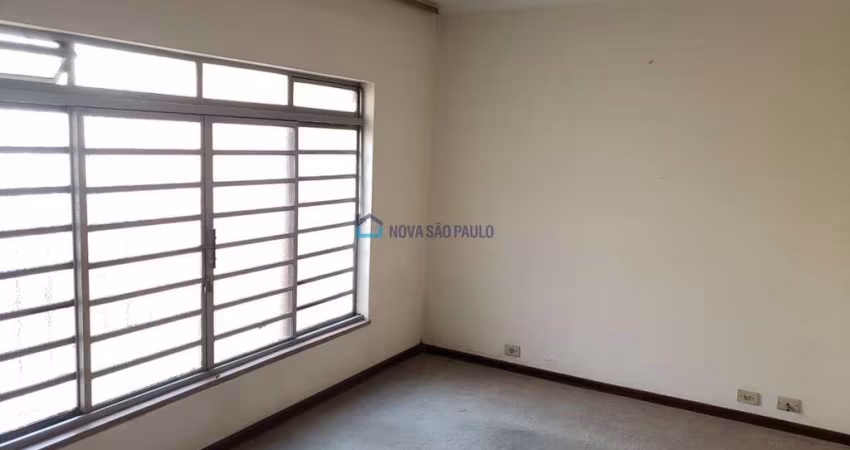 Sobrado à venda na Vila Clementino com 3 quartos e 3 vagas de garagem.
