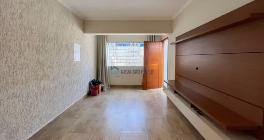 Sobrado à Venda na Vila Gumercindo , 2 Dormitórios e 2 Vagas